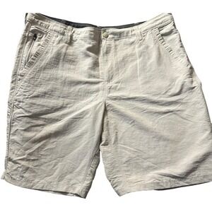 NordicTrack Cargo Shorts Khaki 3 Zip Pockets Hiking‎ Camp Casual Mens Size 42